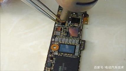 電子產品維修高手轉型電動汽車芯片級維修 無師自通的跨界可能